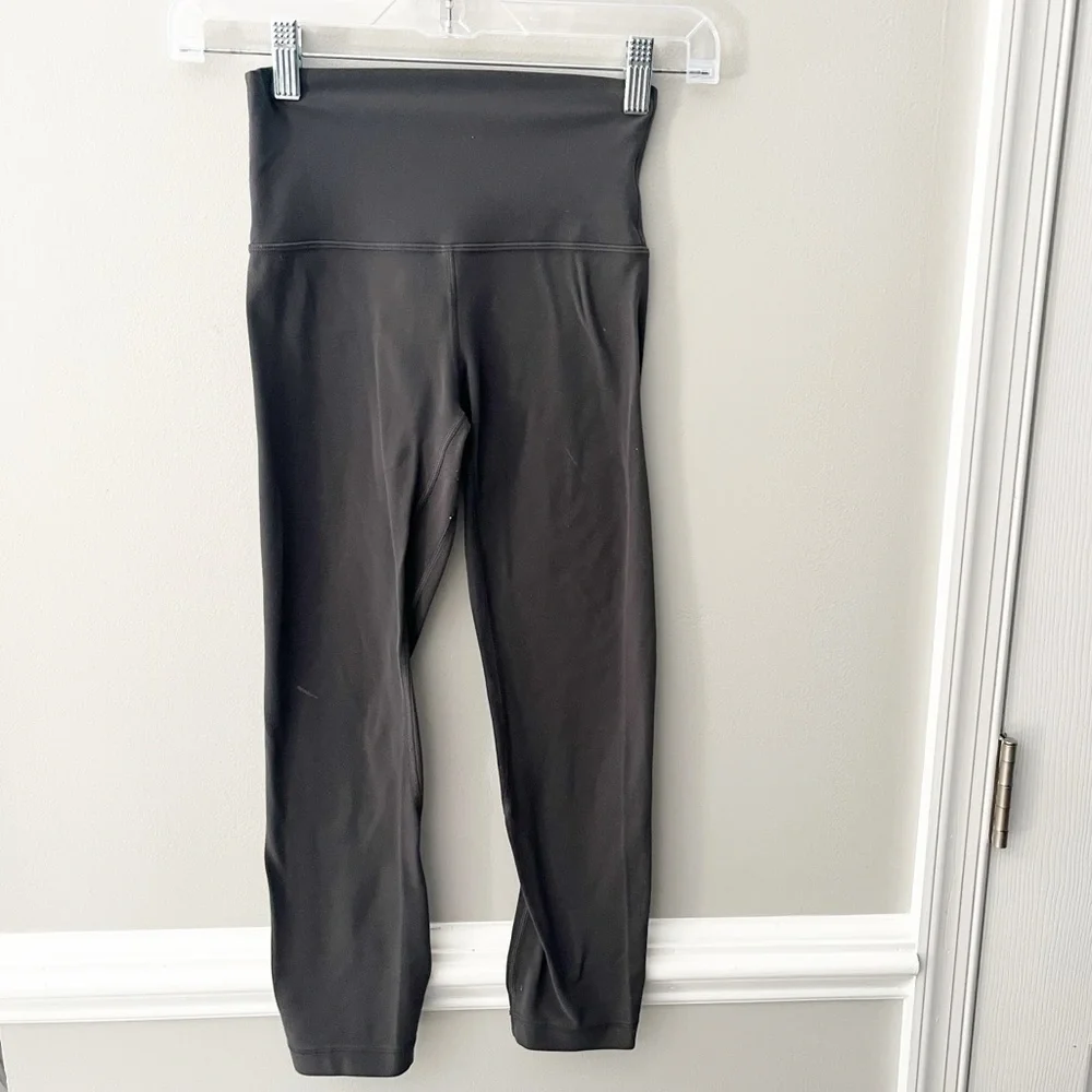 Lululemon Athletica High Rise 21” Align Crop Leggings Melanite Gray Size 2